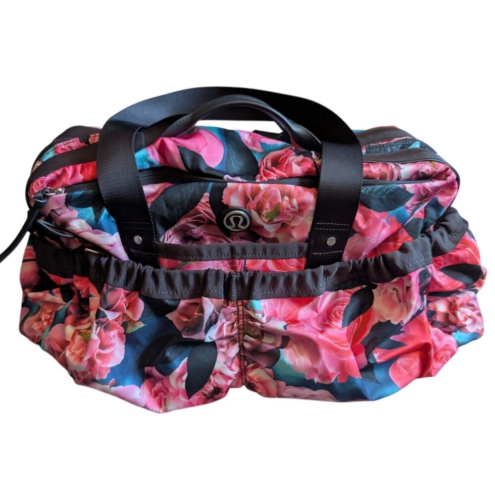 Lululemon Yoga On The Fly in "Secret Garden" print